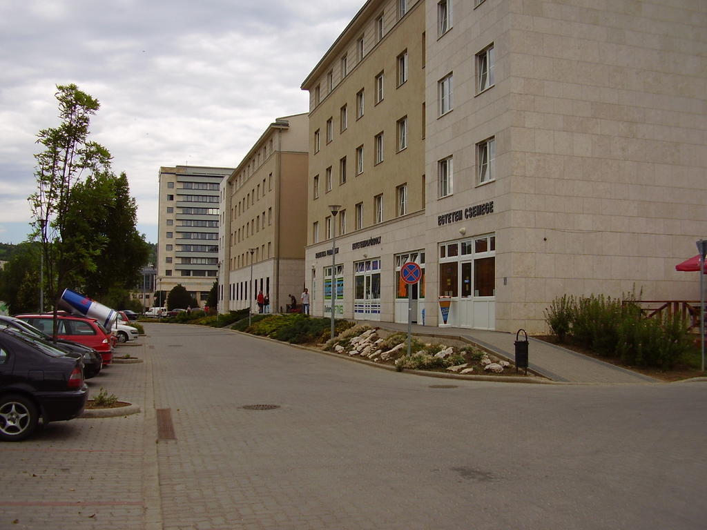 Uni-Hotel Diakotthon Miskolc Exterior photo