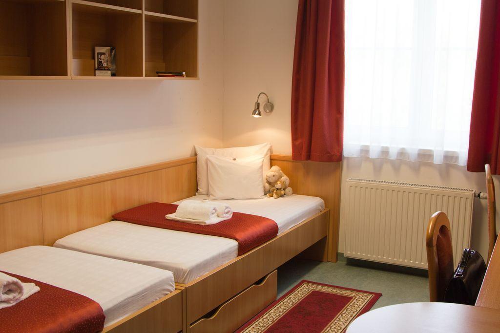 Uni-Hotel Diakotthon Miskolc Room photo